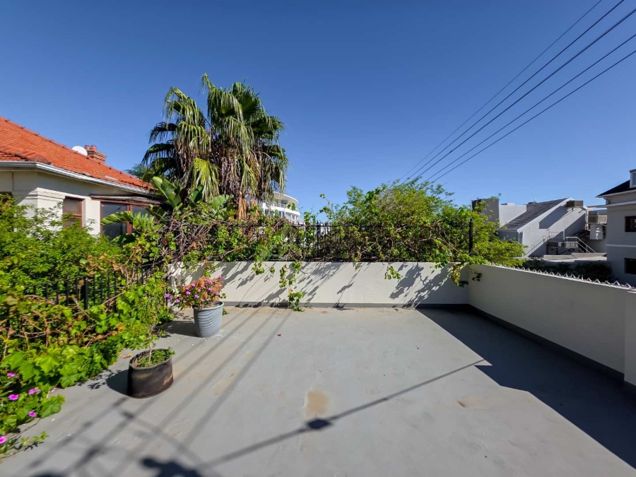 6 Bedroom Property for Sale in Green Point Western Cape